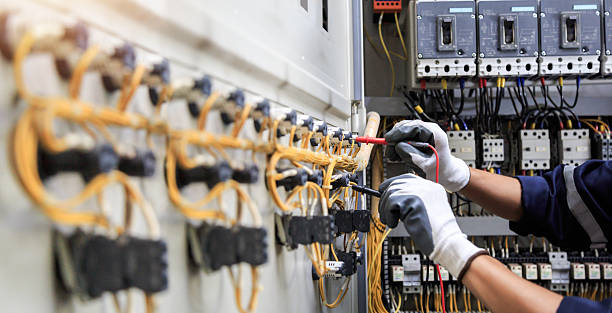 Professional Electrician technician working in Hilliard, OH